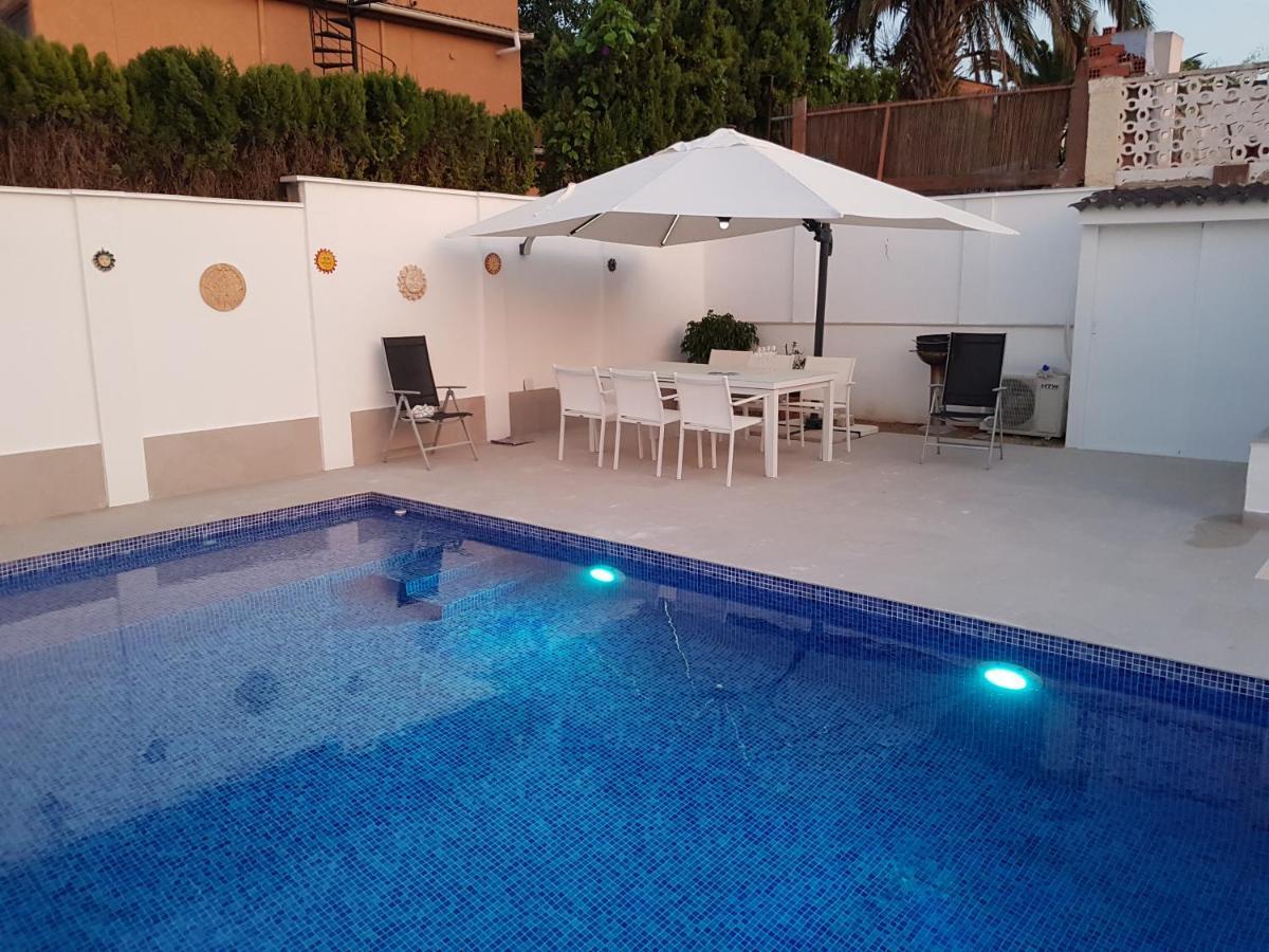 Lovely Bungalow For Four Close To Beach And City In Torrevieja Luaran gambar